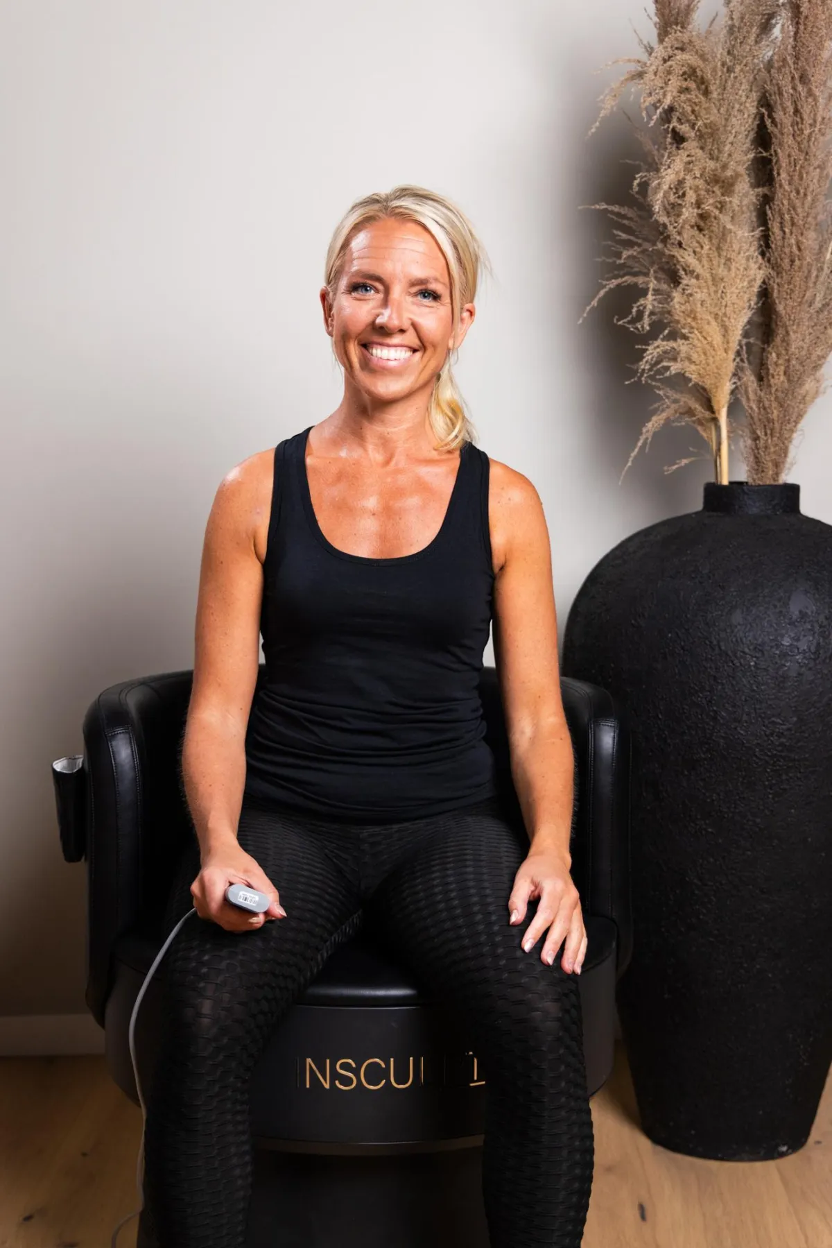 Insculpt Chair, bäckenbottenträning fullt påklädd